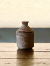 Load image into Gallery viewer, Pure Beeswax Candle in Clay Jar, Neroli Essential Oil &amp; Wood Wick
